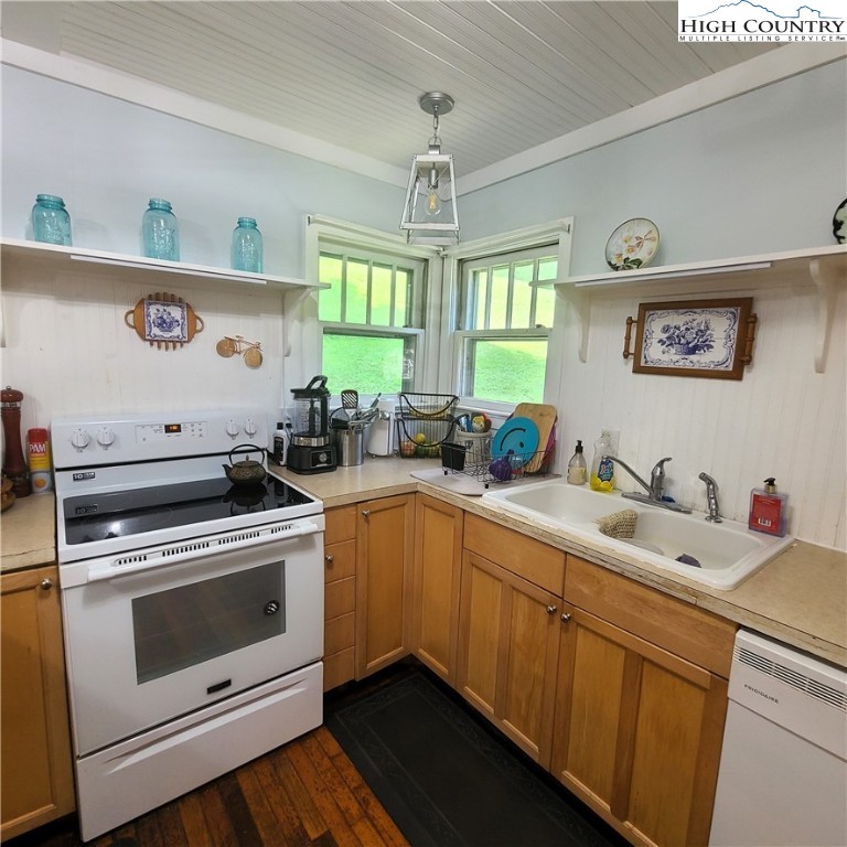 585 George's Gap Road Vilas, NC 28692 - Photo 21 of 50 Gallery Image 21