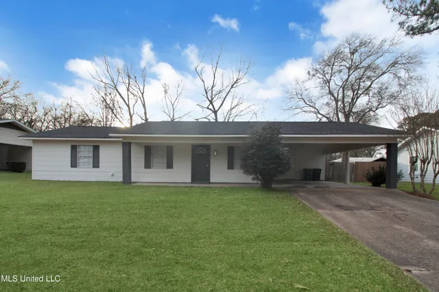 $1,900 | 319 Eastwood Avenue, Ridgeland, MS 39157