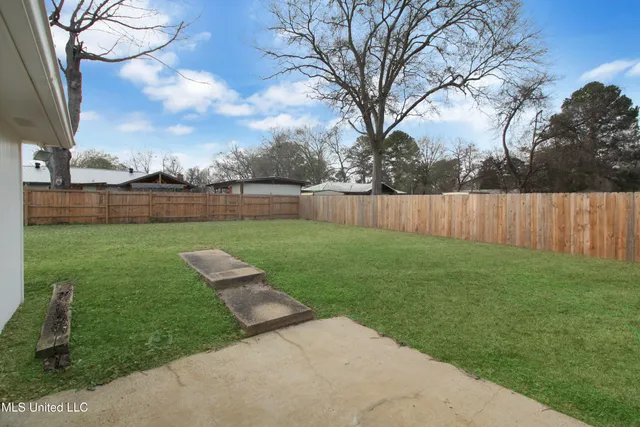 $1,900 | 319 Eastwood Avenue, Ridgeland, MS 39157