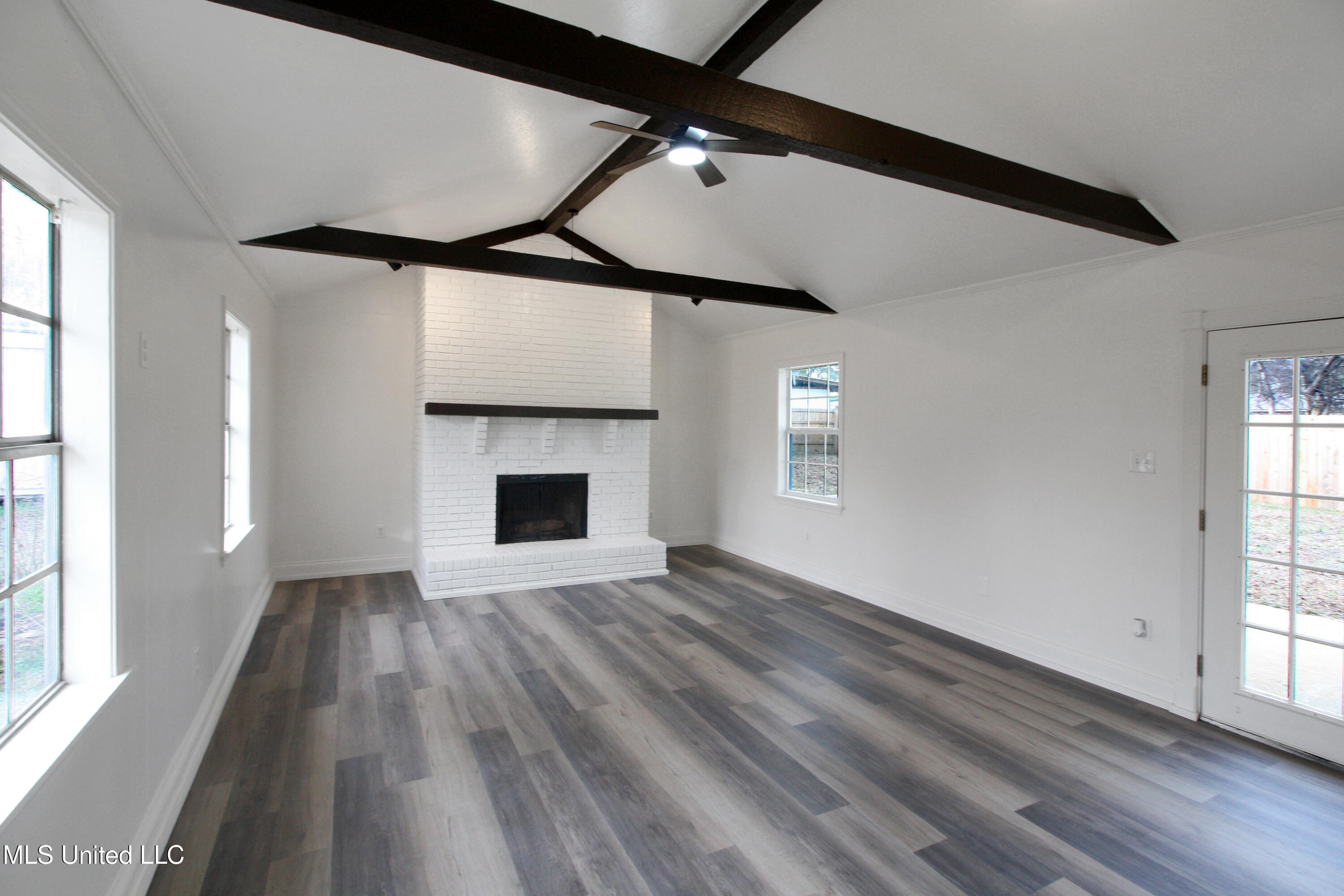 319 Eastwood Avenue Ridgeland, MS 39157 - Photo 2 of 14 IMG_9693