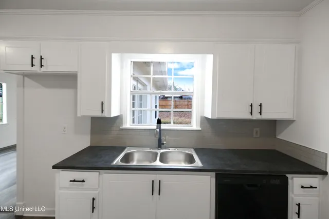 $1,900 | 319 Eastwood Avenue, Ridgeland, MS 39157