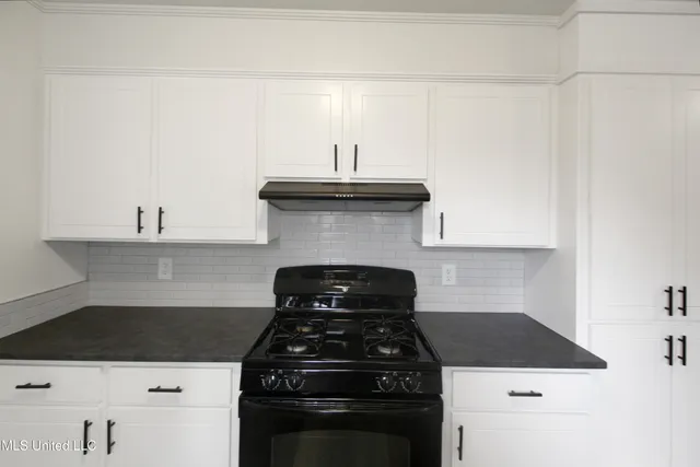 $1,900 | 319 Eastwood Avenue, Ridgeland, MS 39157