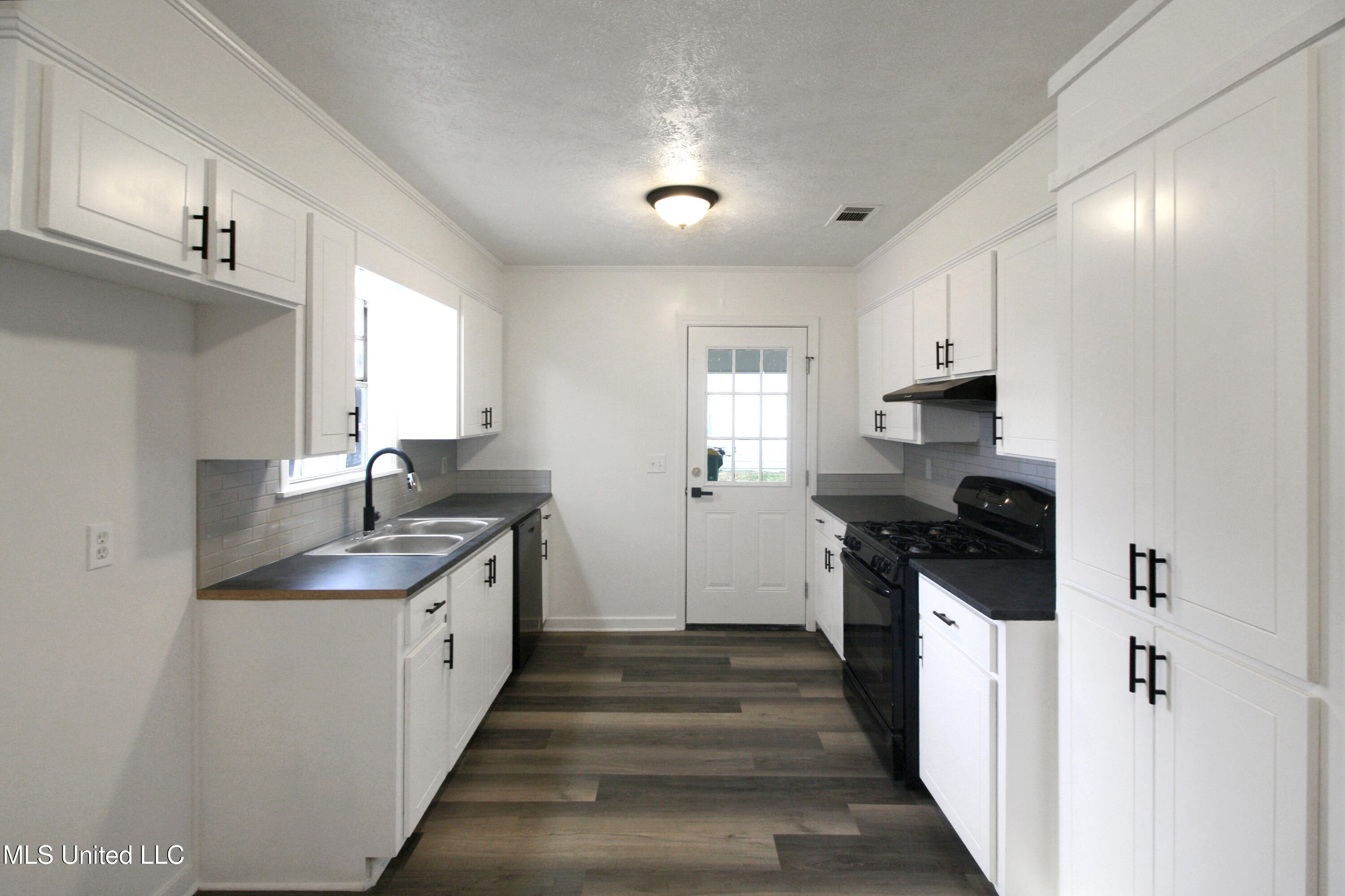 319 Eastwood Avenue Ridgeland, MS 39157 - Photo 6 of 14 IMG_9699