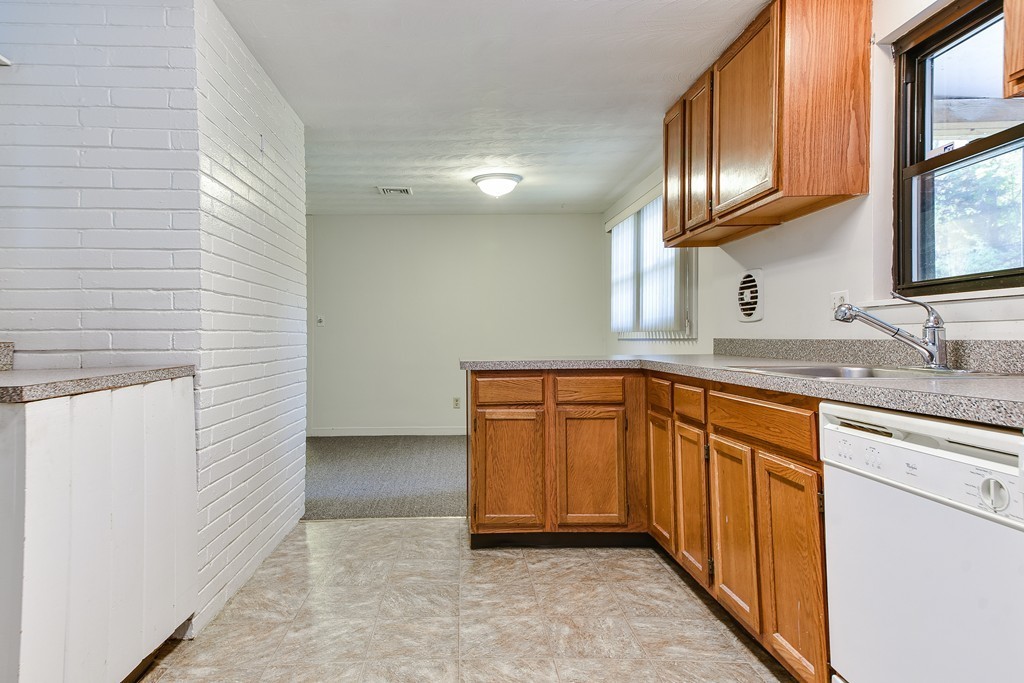 14 Saybrook Road Framingham, MA 01701 - Photo 13 of 27 Gallery Image 13