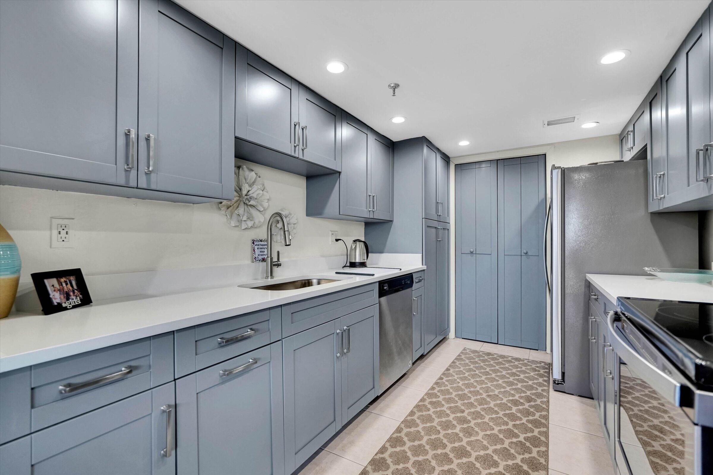 859 Jeffery Street, Unit 306 Boca Raton, FL 33487 - Photo 4 of 75 Kitchen 3