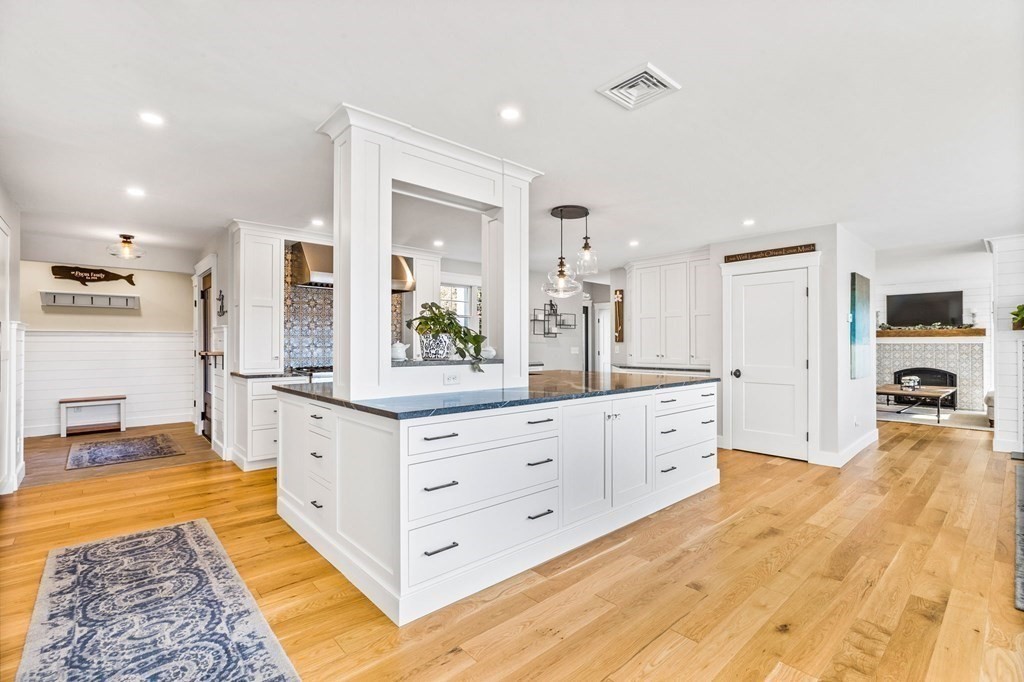 22 Barry's Landing Scituate, MA 02066 - Photo 5 of 42