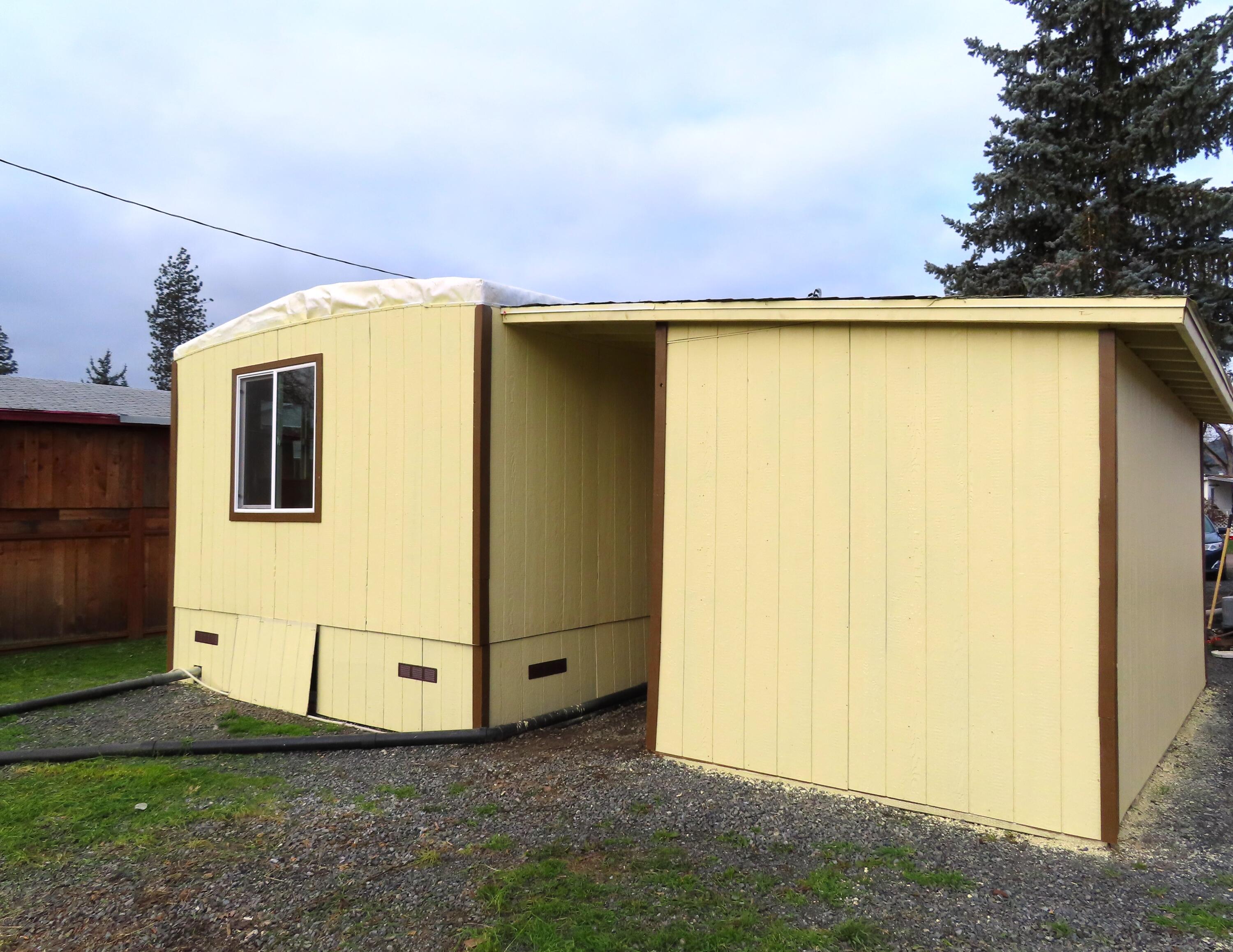 11427 Blackwell Road, Unit 4 Central Point, OR 97502 - Photo 3 of 24 4