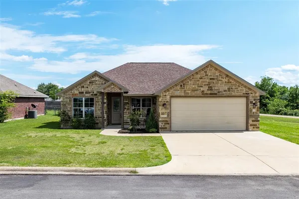 $289,000 | 417 Andrew Drive, Mabank, TX 75147