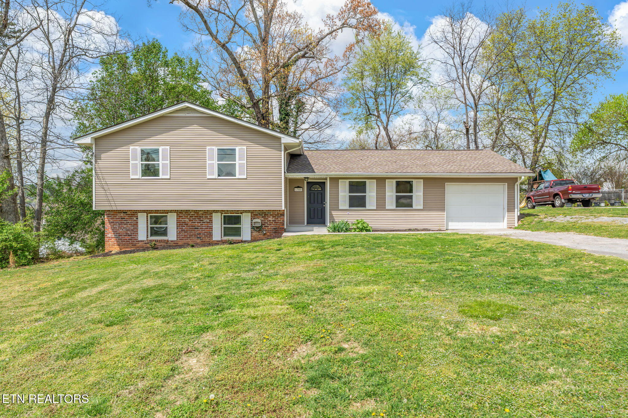 1305 Chipwood Road Knoxville, TN 37932 - Photo 1 of 42 1-web-or-mls-1305 Chipwood Circle-2