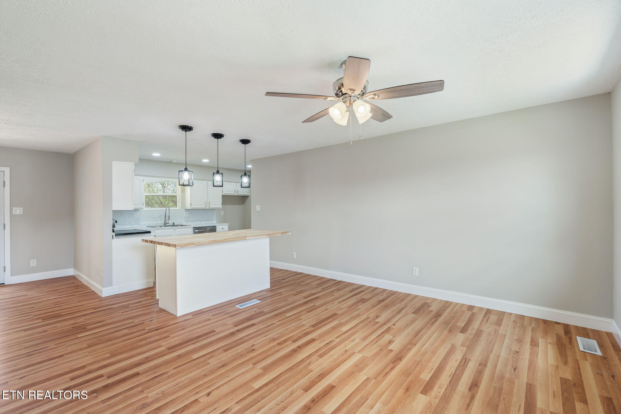 1305 Chipwood Road Knoxville, TN 37932 - Photo 11 of 42 10-web-or-mls-1305 Chipwood Circle-11