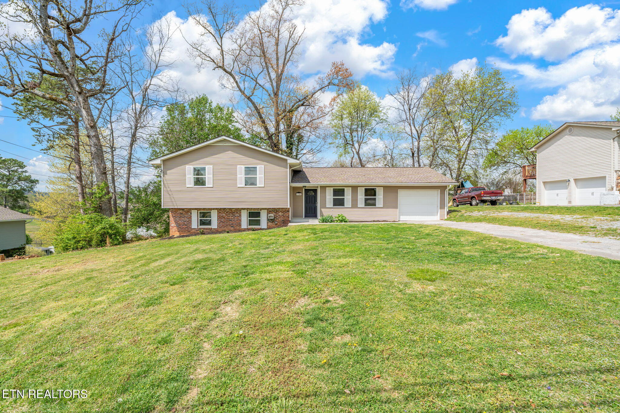 1305 Chipwood Road Knoxville, TN 37932 - Photo 2 of 42 2-web-or-mls-1305 Chipwood Circle-3