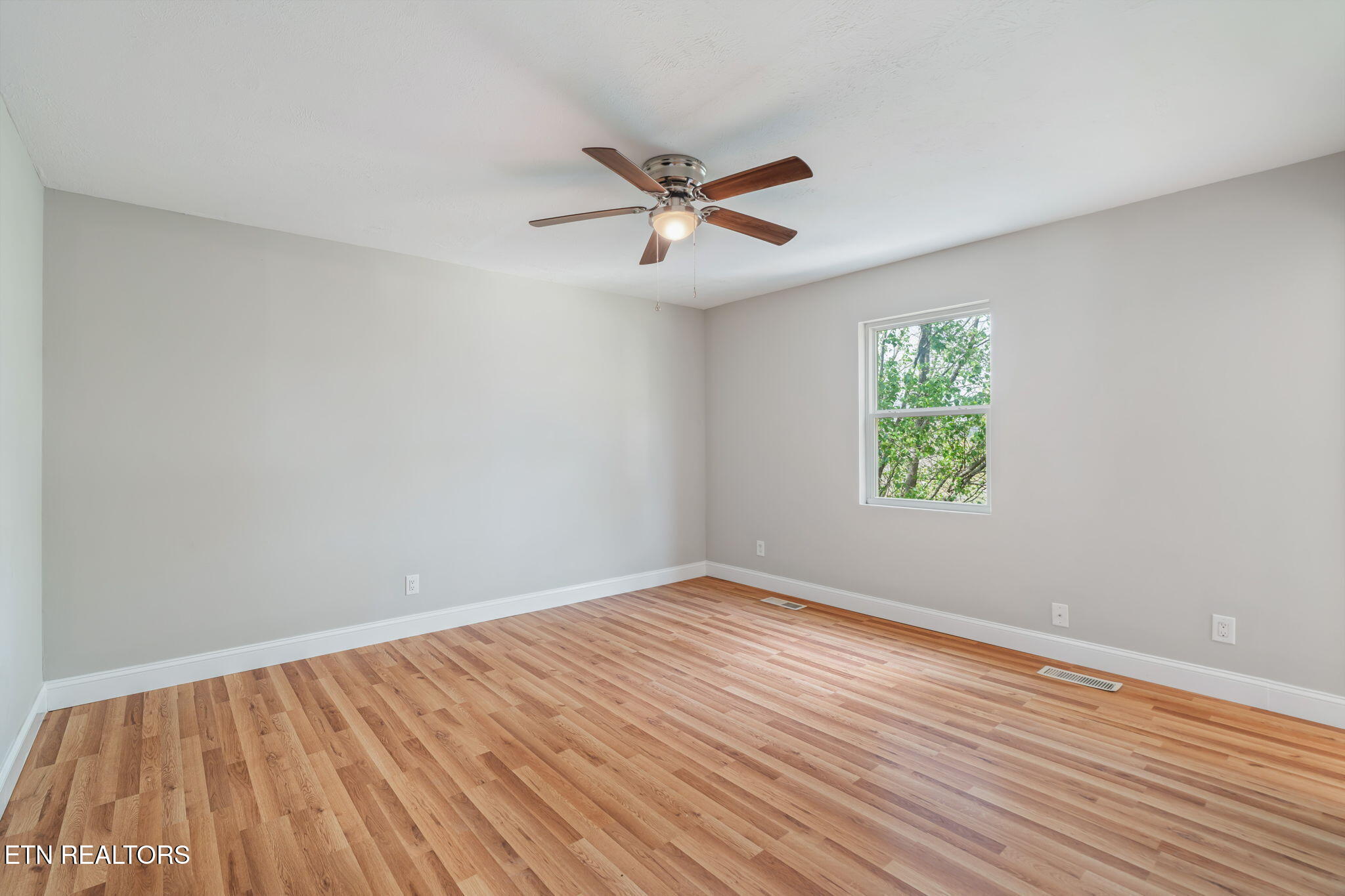 1305 Chipwood Road Knoxville, TN 37932 - Photo 27 of 42 26-web-or-mls-1305 Chipwood Circle-27