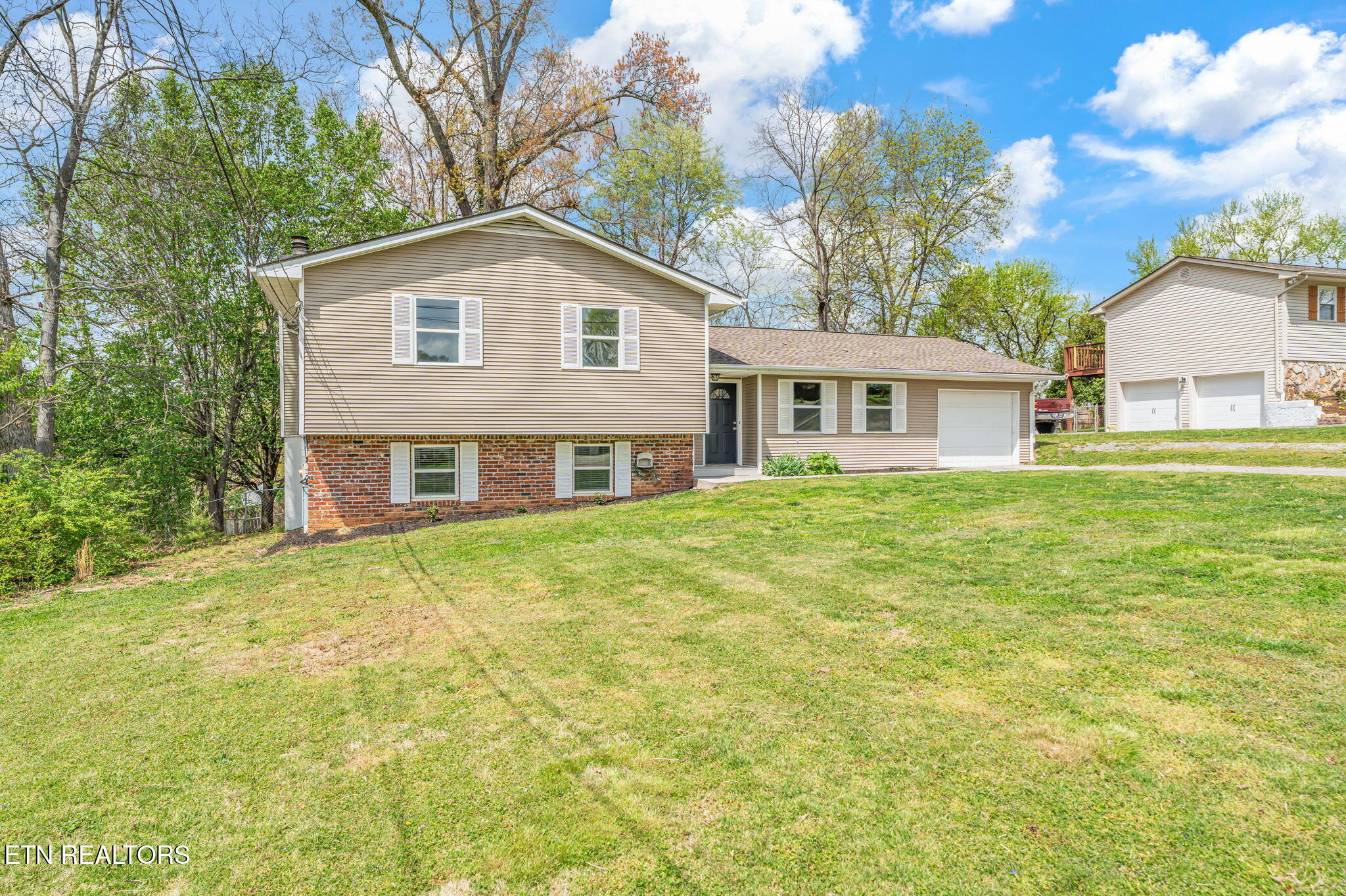 1305 Chipwood Road Knoxville, TN 37932 - Photo 3 of 42 3-web-or-mls-1305 Chipwood Circle-4