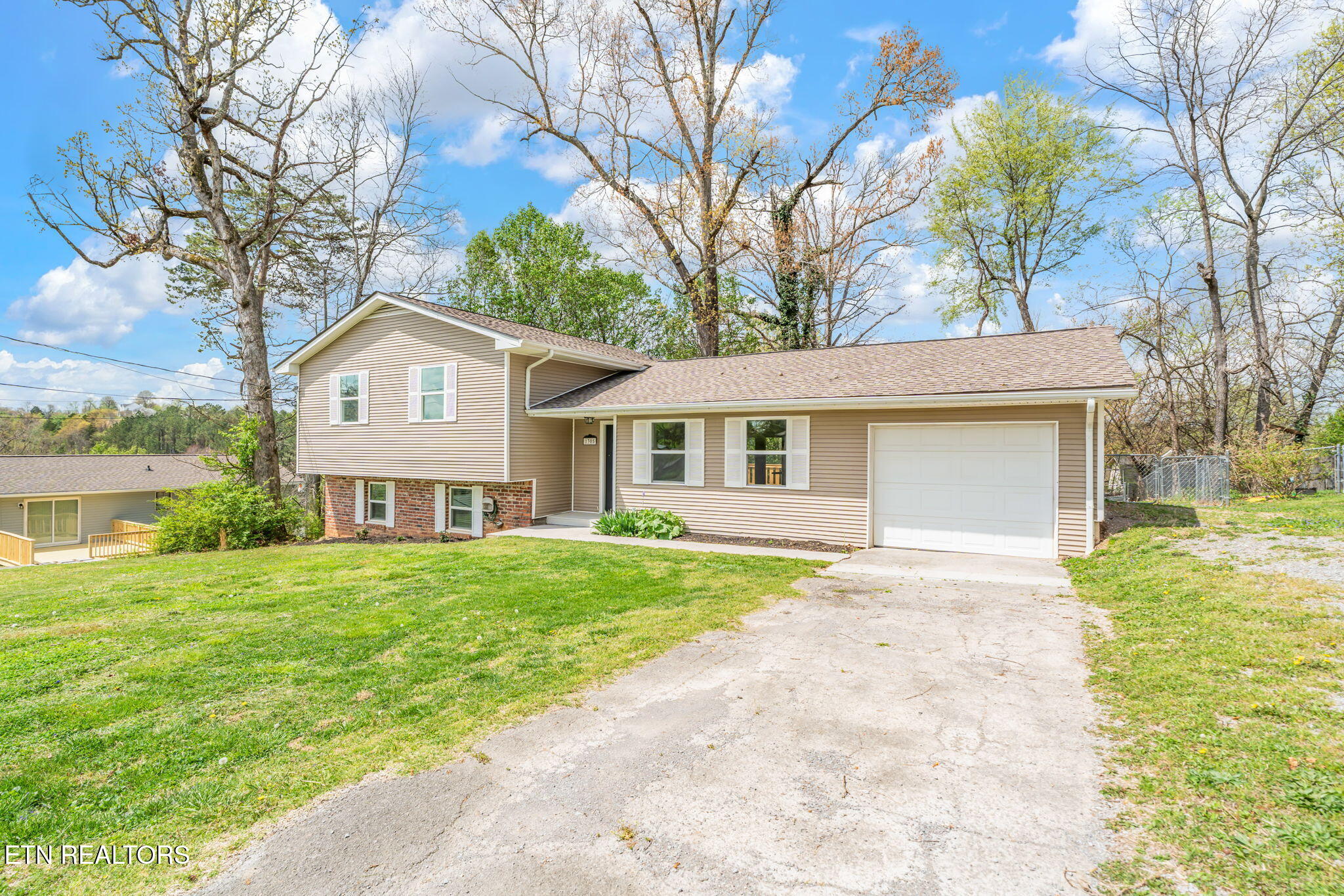 1305 Chipwood Road Knoxville, TN 37932 - Photo 4 of 42 4-web-or-mls-1305 Chipwood Circle-5