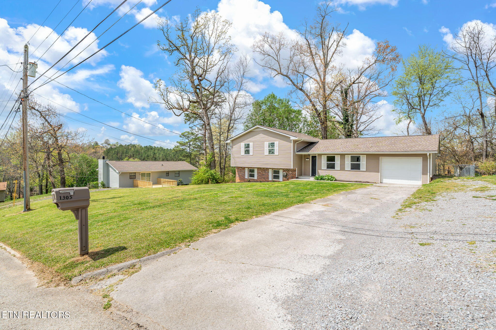 1305 Chipwood Road Knoxville, TN 37932 - Photo 5 of 42 5-web-or-mls-1305 Chipwood Circle-6