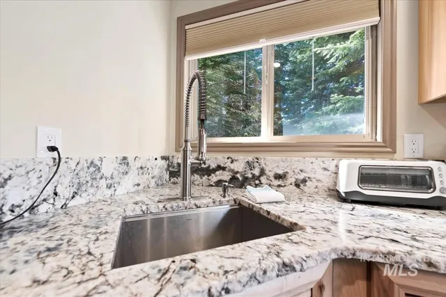 $1,290,000 | 388 Charley Lane, Donnelly, ID 83615