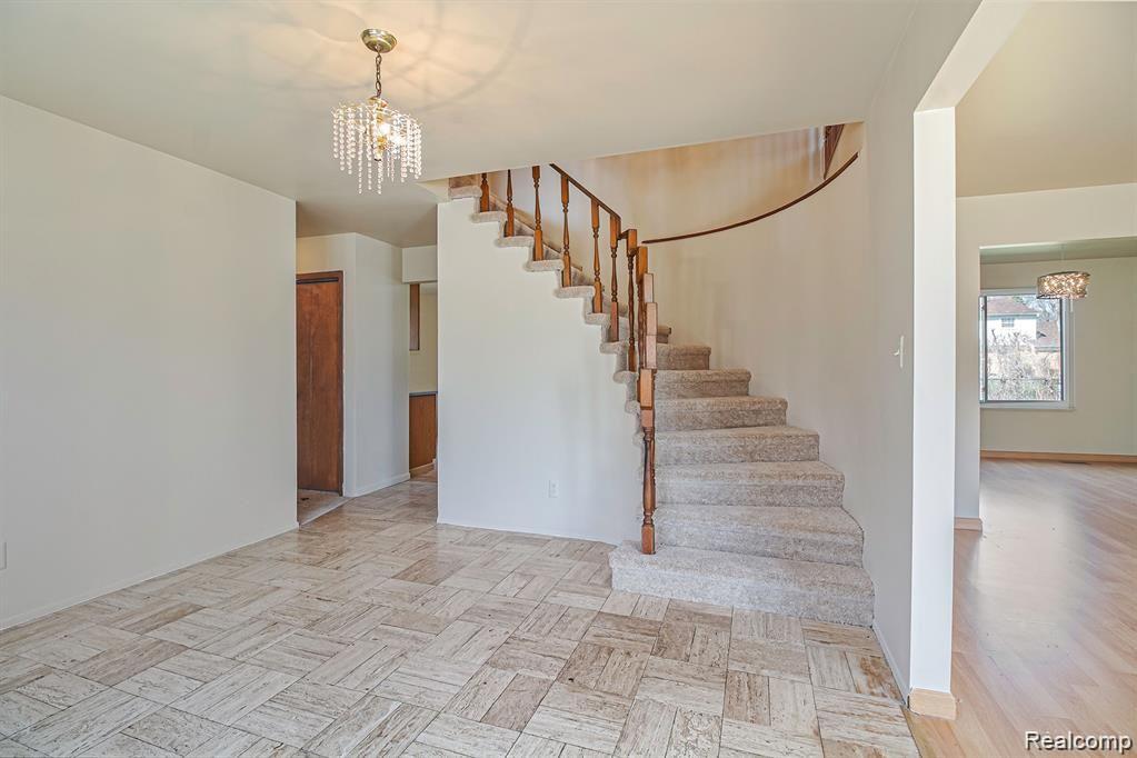 25039 Branchaster Road Farmington Hills, MI 48336 - Photo 5 of 21