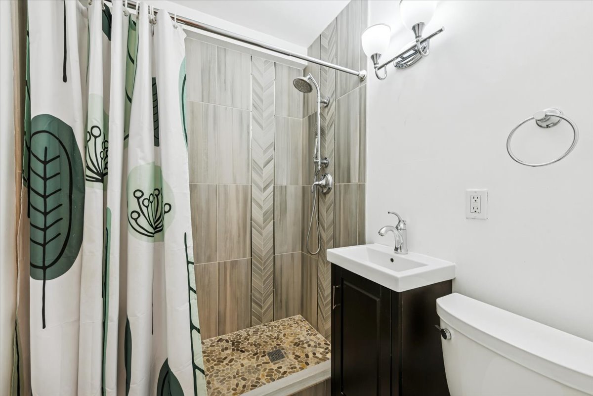 5801 North Sheridan Road, Unit 2B Chicago, IL 60660 - Photo 18 of 24