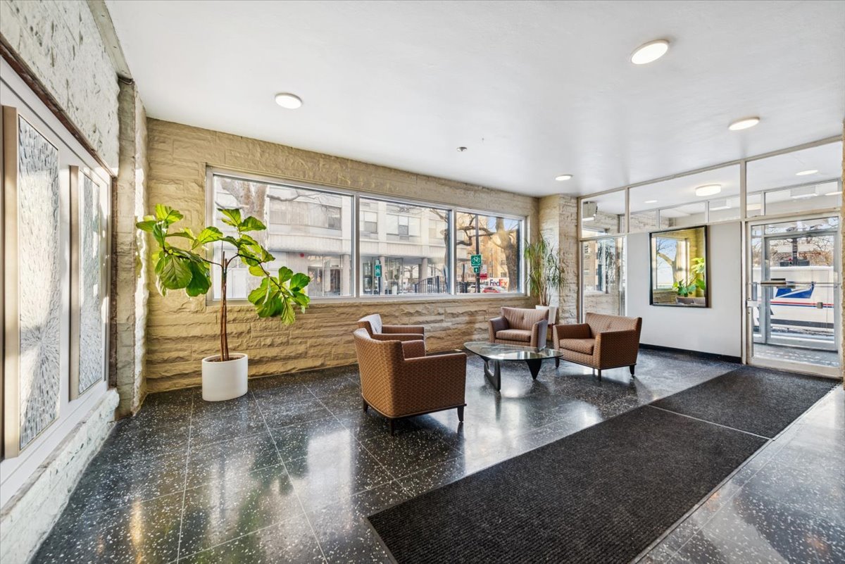 5801 North Sheridan Road, Unit 2B Chicago, IL 60660 - Photo 19 of 24