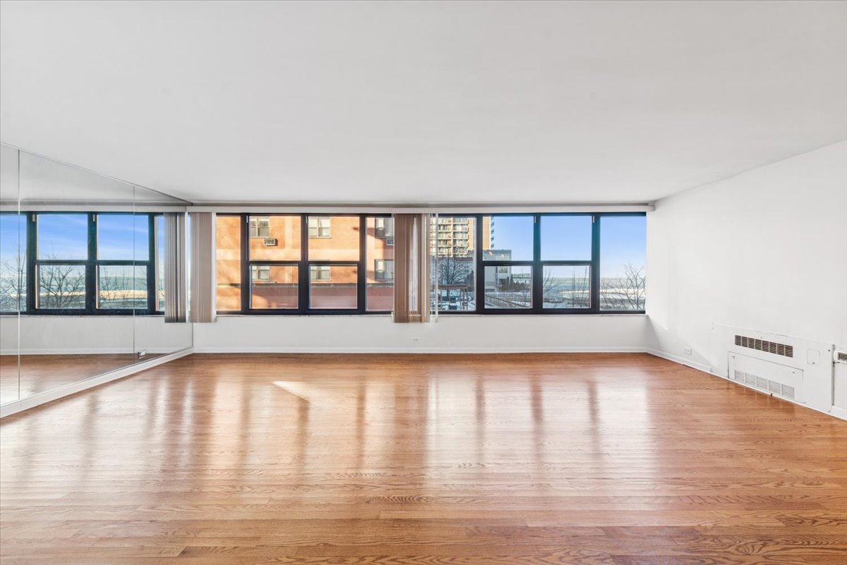 5801 North Sheridan Road, Unit 2B Chicago, IL 60660 - Photo 3 of 24