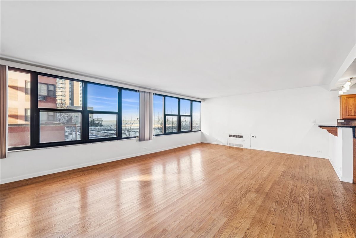 5801 North Sheridan Road, Unit 2B Chicago, IL 60660 - Photo 4 of 24