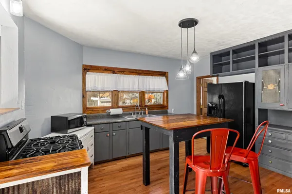 $250,000 | 604 South Pleasant Hill Road, East Peoria, IL 61611