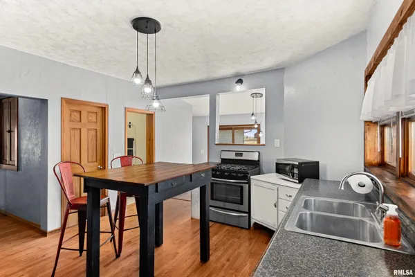 $250,000 | 604 South Pleasant Hill Road, East Peoria, IL 61611