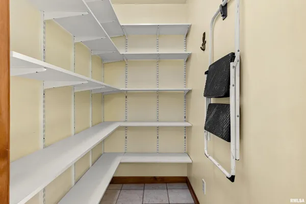 $250,000 | 604 South Pleasant Hill Road, East Peoria, IL 61611