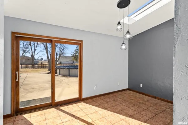 $250,000 | 604 South Pleasant Hill Road, East Peoria, IL 61611