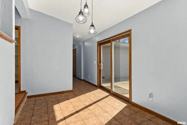 $250,000 | 604 South Pleasant Hill Road, East Peoria, IL 61611