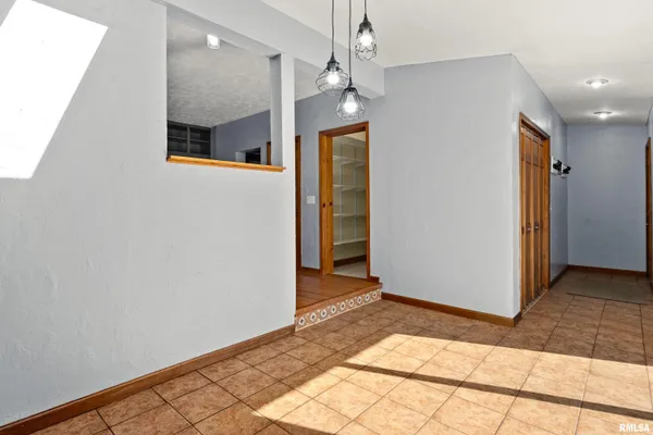 $250,000 | 604 South Pleasant Hill Road, East Peoria, IL 61611