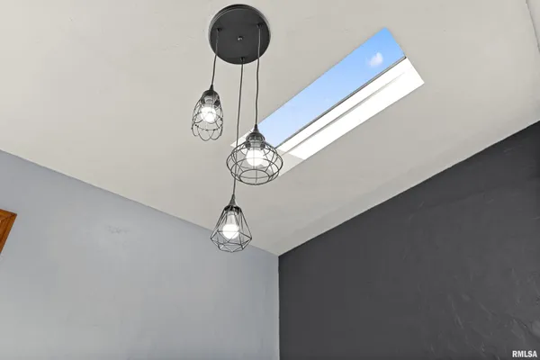 $250,000 | 604 South Pleasant Hill Road, East Peoria, IL 61611