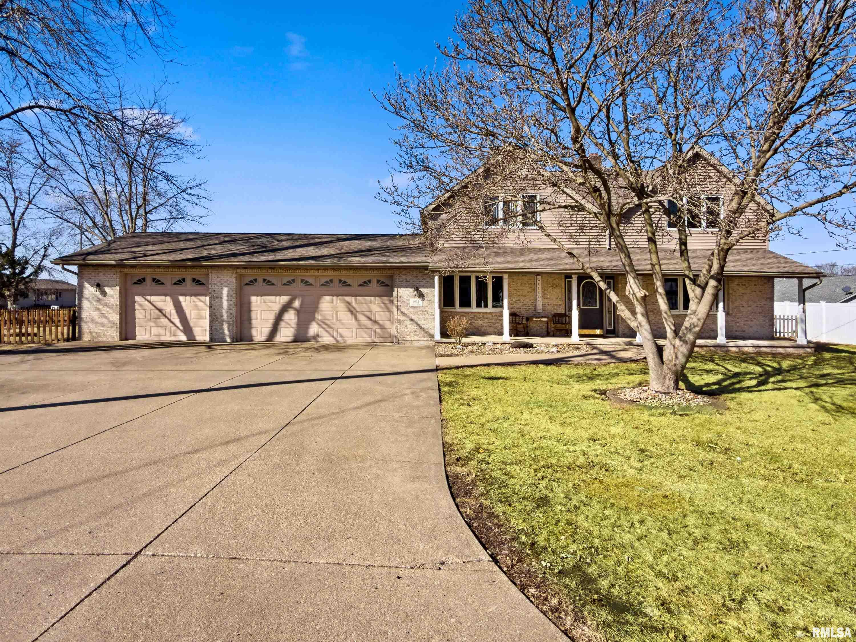 604 South Pleasant Hill Road East Peoria, IL 61611 - Photo 3 of 57