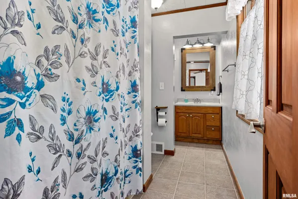 $250,000 | 604 South Pleasant Hill Road, East Peoria, IL 61611