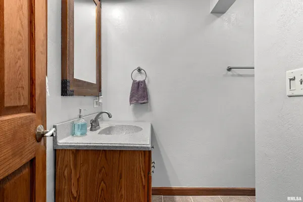 $250,000 | 604 South Pleasant Hill Road, East Peoria, IL 61611