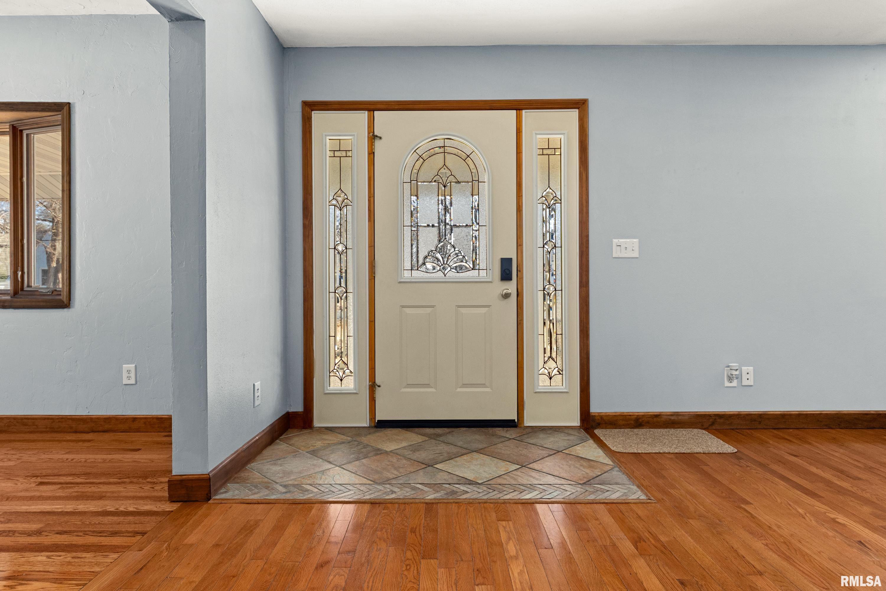 604 South Pleasant Hill Road East Peoria, IL 61611 - Photo 5 of 57