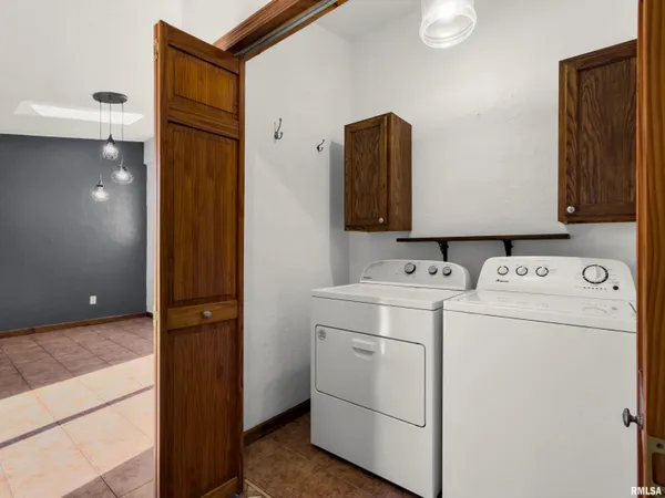 $250,000 | 604 South Pleasant Hill Road, East Peoria, IL 61611