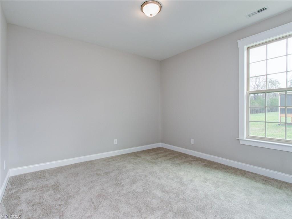 5515 Rambling Road Greensboro, NC 27409 - Photo 23 of 30