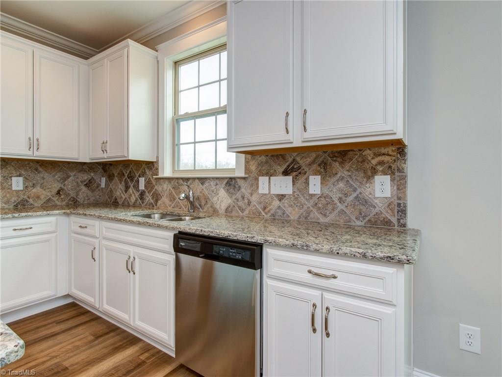 5515 Rambling Road Greensboro, NC 27409 - Photo 8 of 30