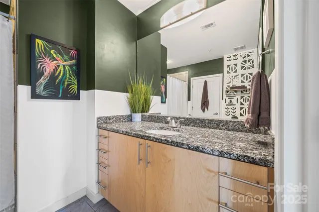 $350,000 | 210 North Church Street, Unit 2405, Charlotte, NC 28202