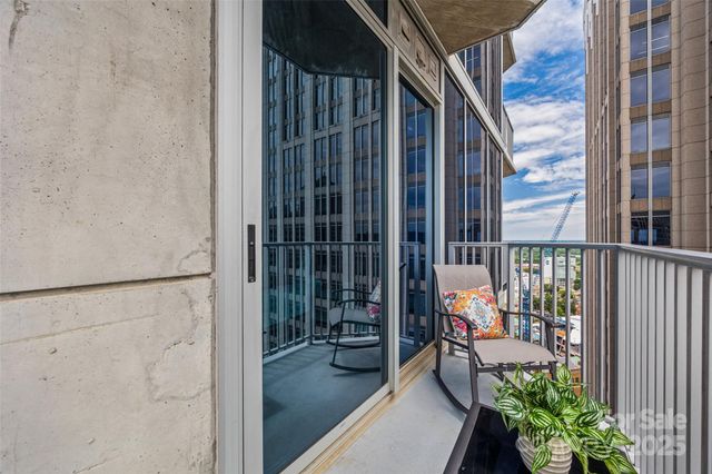 $338,000 | 210 North Church Street, Unit 2405, Charlotte, NC 28202