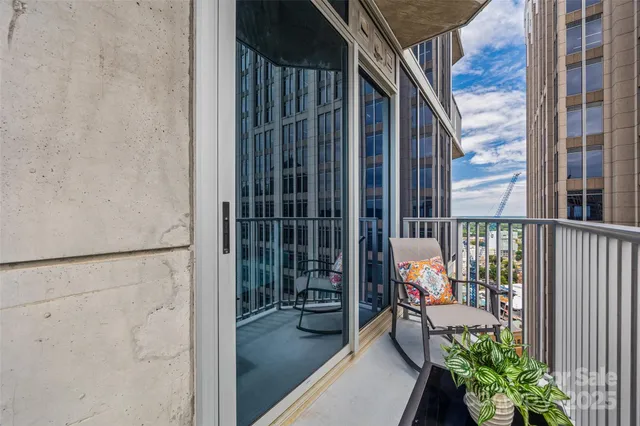 $350,000 | 210 North Church Street, Unit 2405, Charlotte, NC 28202