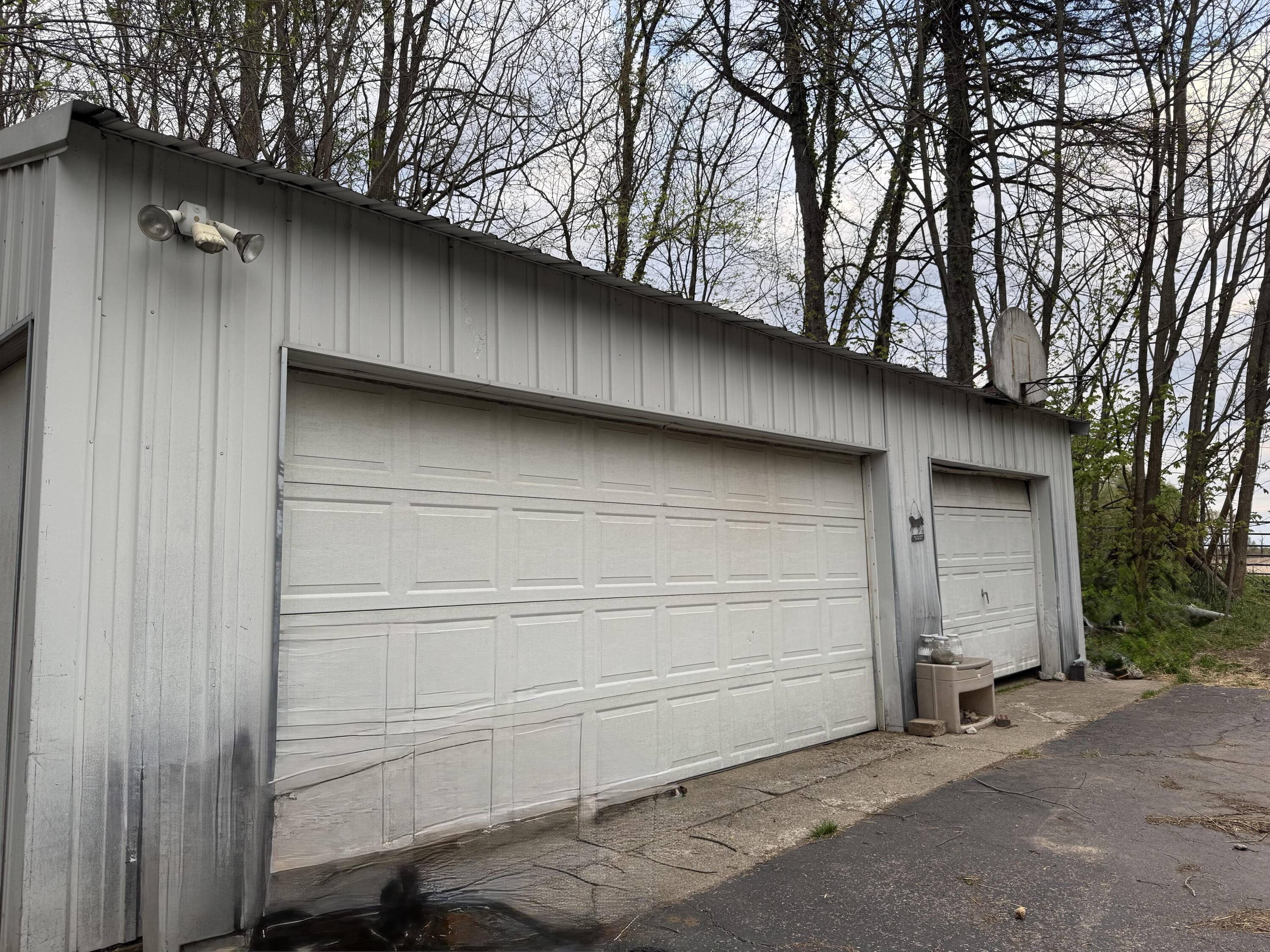 18300 14 Mile Road Marshall, MI 49068 - Photo 21 of 32 Garage