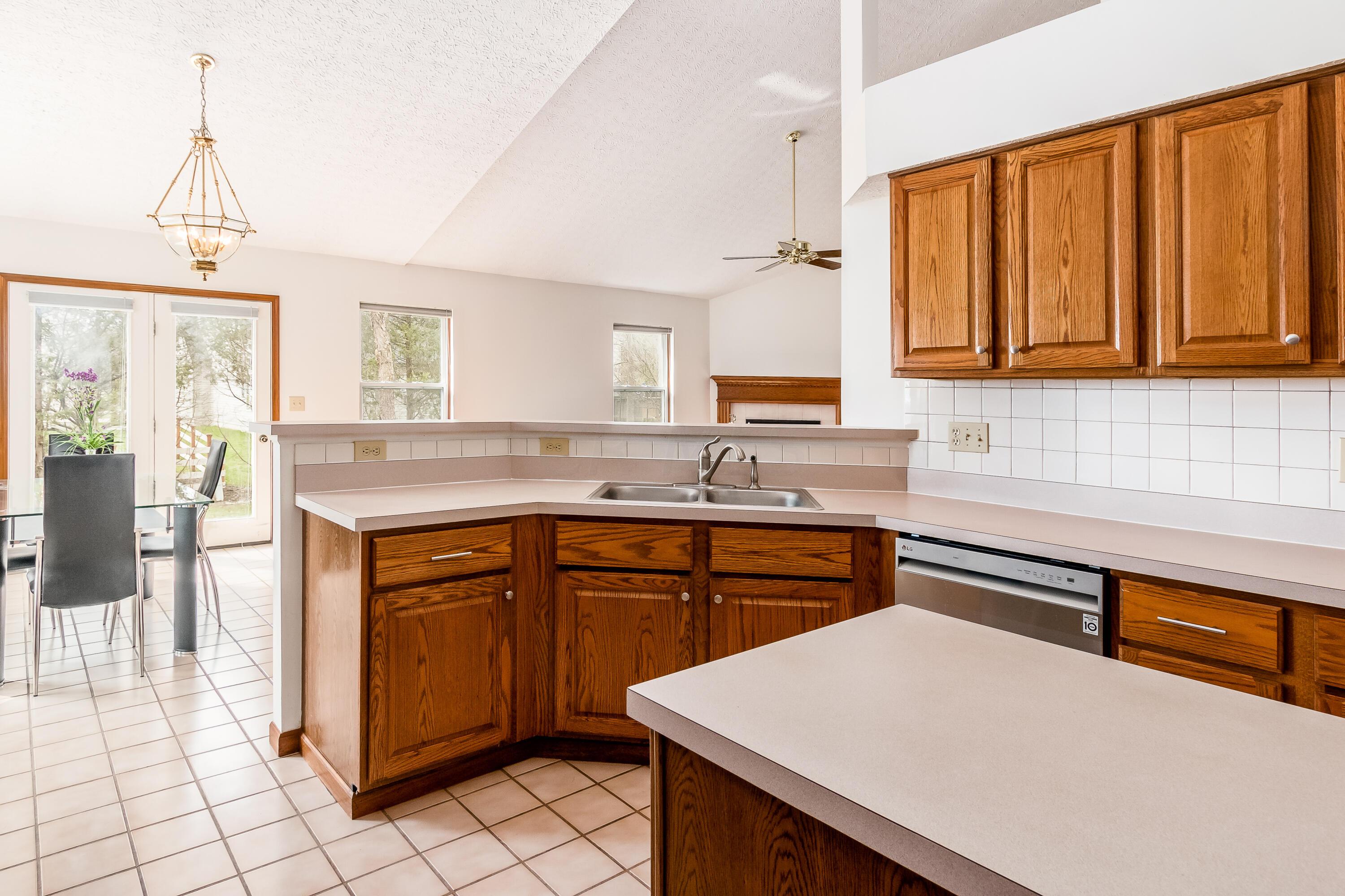 5831 Castleknock Road Dublin, OH 43016 - Photo 15 of 32 E_Castleknock-013