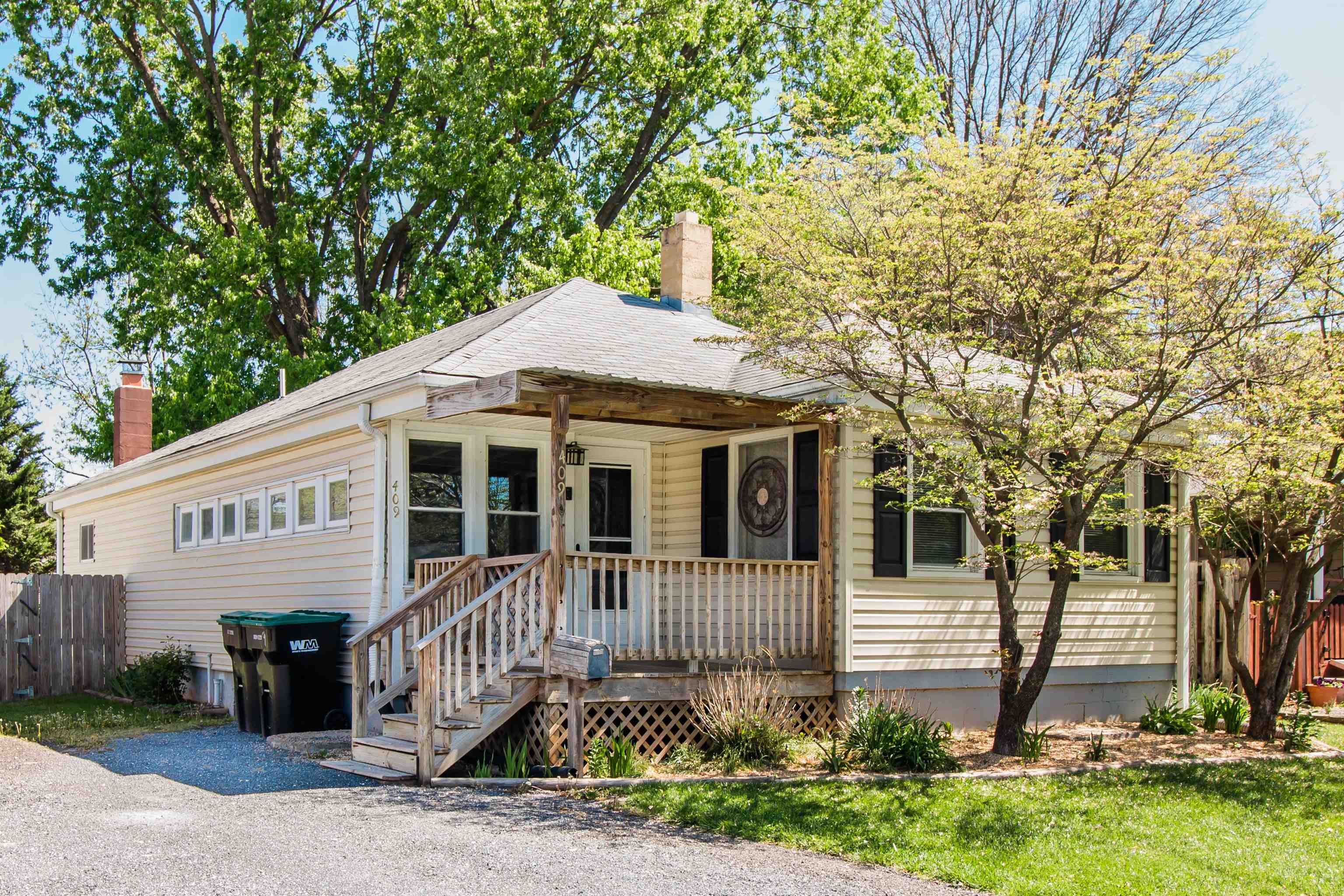 409 Bruce Street Bridgewater, VA 22812 - Photo 2 of 29 a front view of a house with a garden