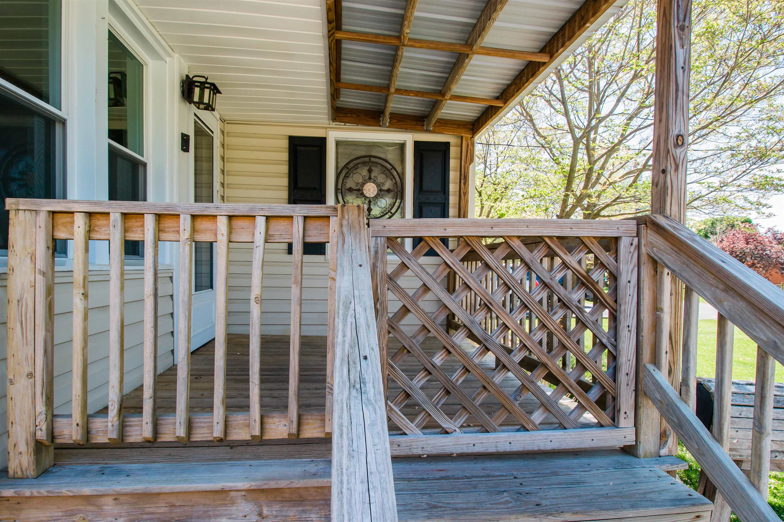409 Bruce Street Bridgewater, VA 22812 - Photo 4 of 29 a view of wooden door