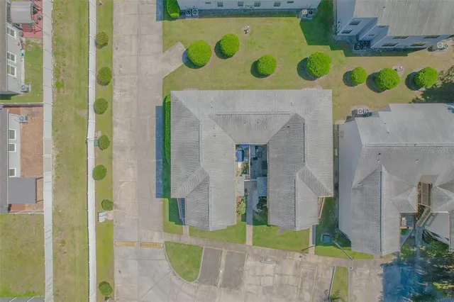 a sign that is on the wall of a building