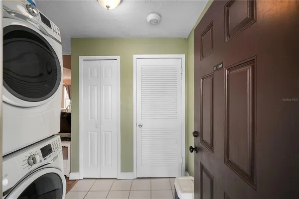 a view of a bedroom with washer and dryer