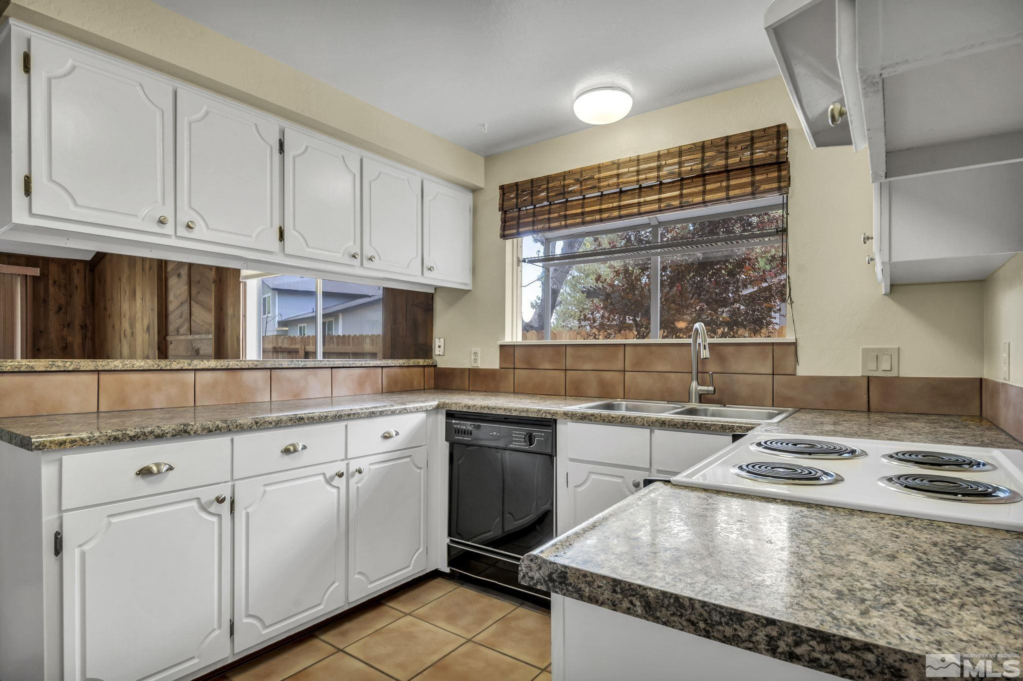4351 Acadia Way Reno, NV 89502 - Photo 7 of 27 Photo 7