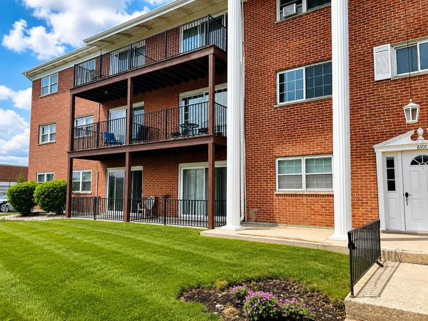 $1,900 | 6101 West 94th Street, Unit A2, Oak Lawn, IL 60453